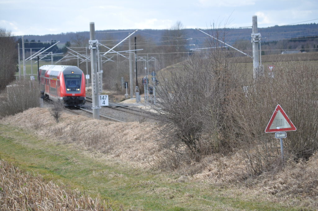 Wattenweiler 2020, fotografiert von der Anhöhe auf der einst das Bahnwärterhaus stand.